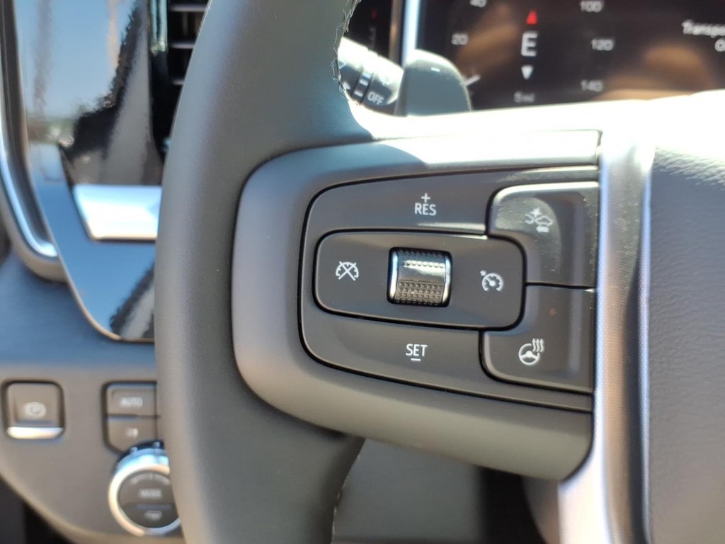 GMC Sierra 1500 Vehicle Full-screen Gallery Image 12
