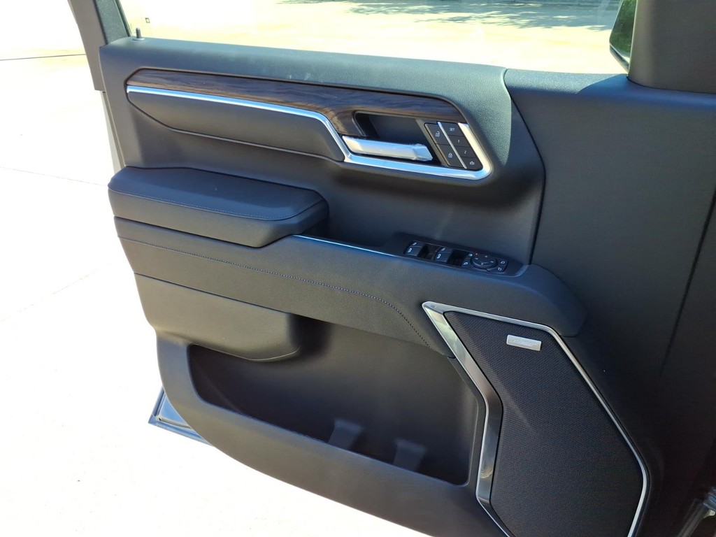 GMC Sierra 1500 Vehicle Full-screen Gallery Image 16