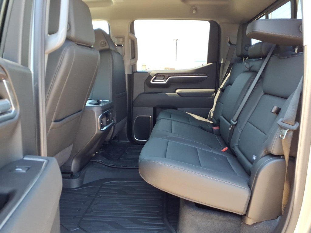 GMC Sierra 1500 Vehicle Full-screen Gallery Image 18