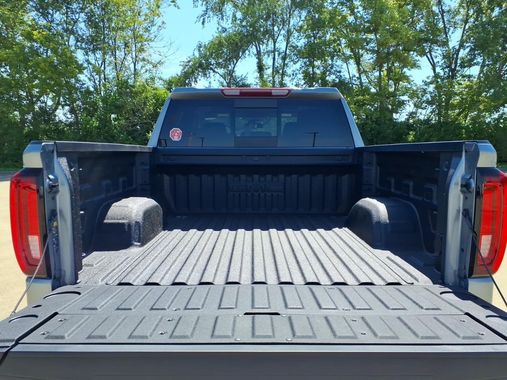 GMC Sierra 1500 Vehicle Full-screen Gallery Image 19