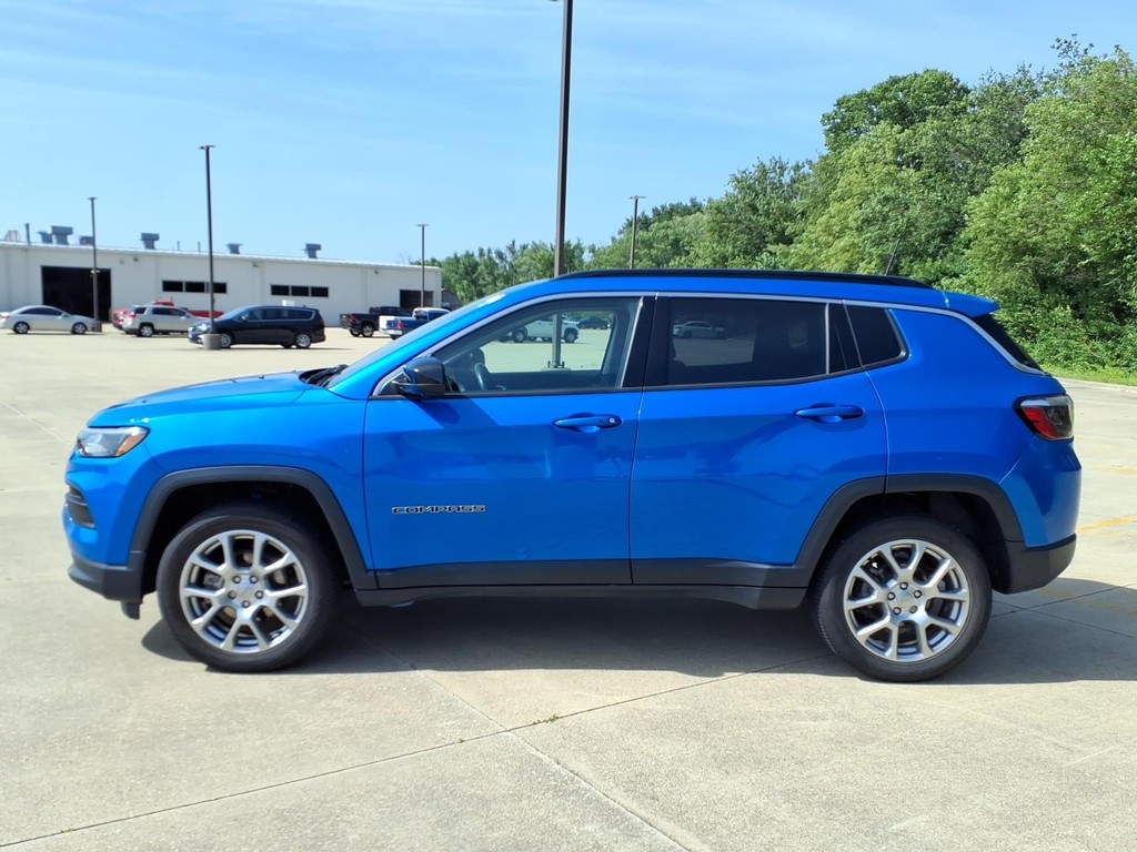 Jeep Compass Vehicle Full-screen Gallery Image 2