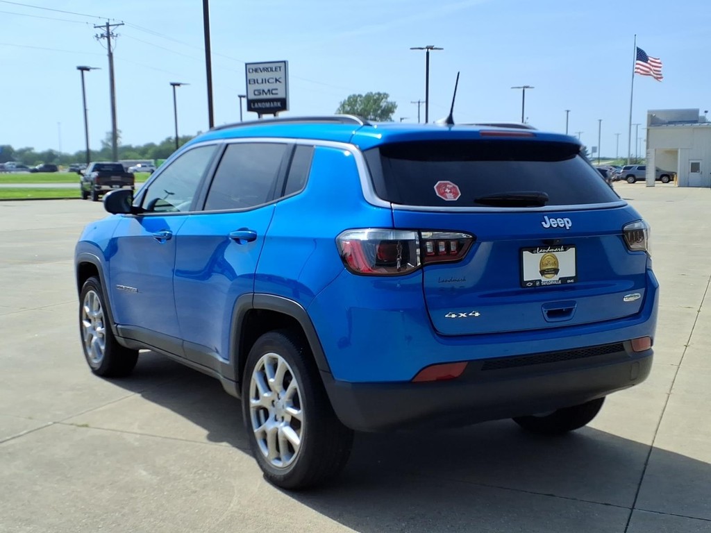 Jeep Compass Vehicle Full-screen Gallery Image 3