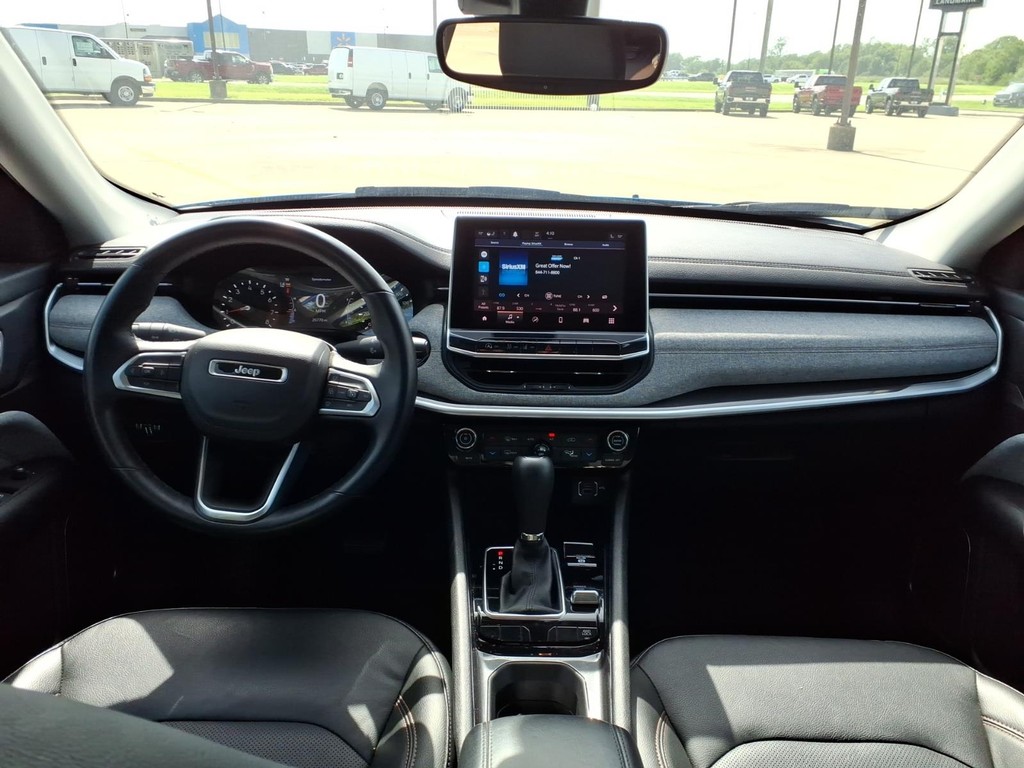 Jeep Compass Vehicle Full-screen Gallery Image 4