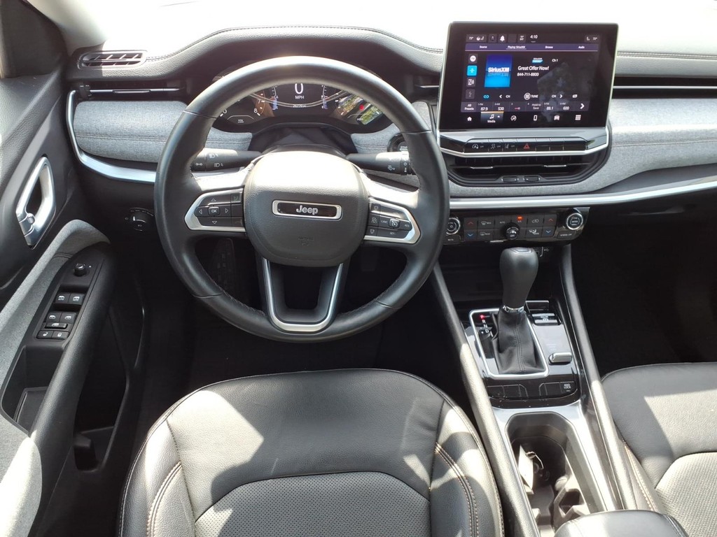 Jeep Compass Vehicle Full-screen Gallery Image 7