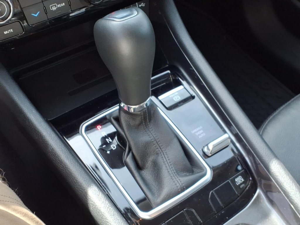 Jeep Compass Vehicle Full-screen Gallery Image 11