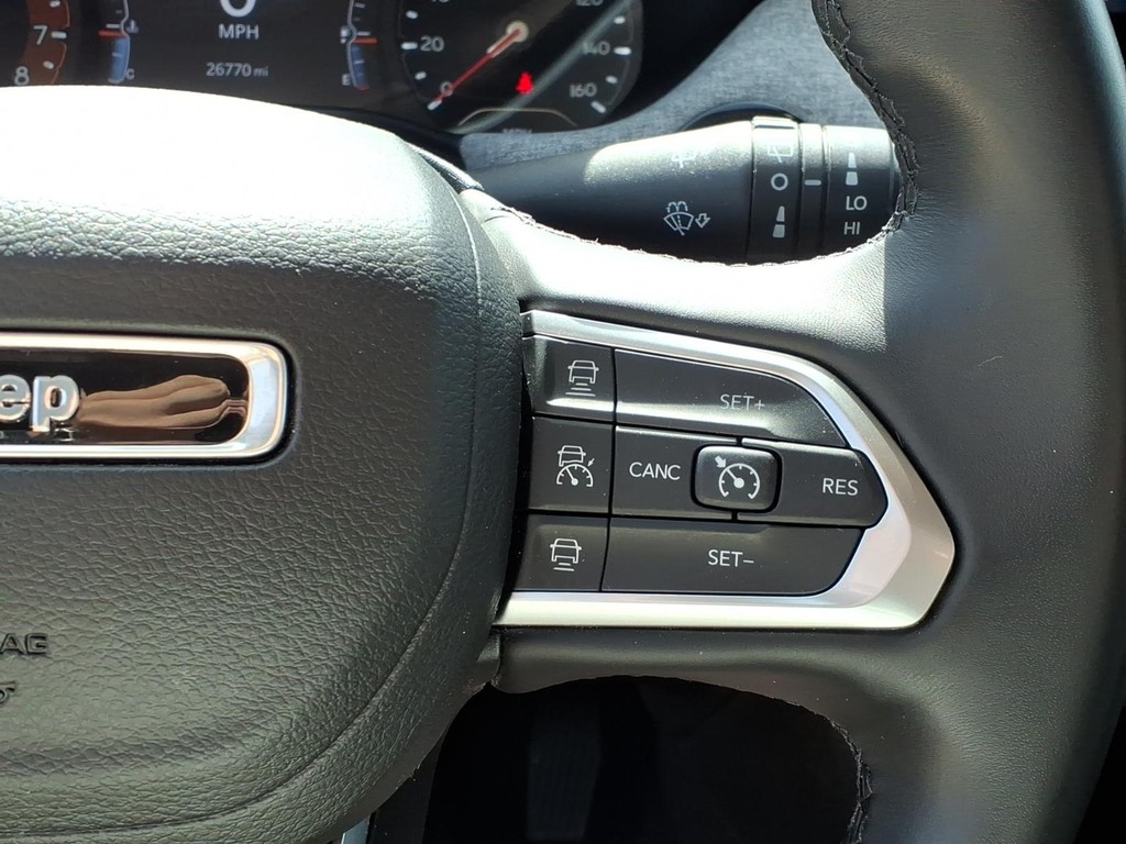 Jeep Compass Vehicle Full-screen Gallery Image 13