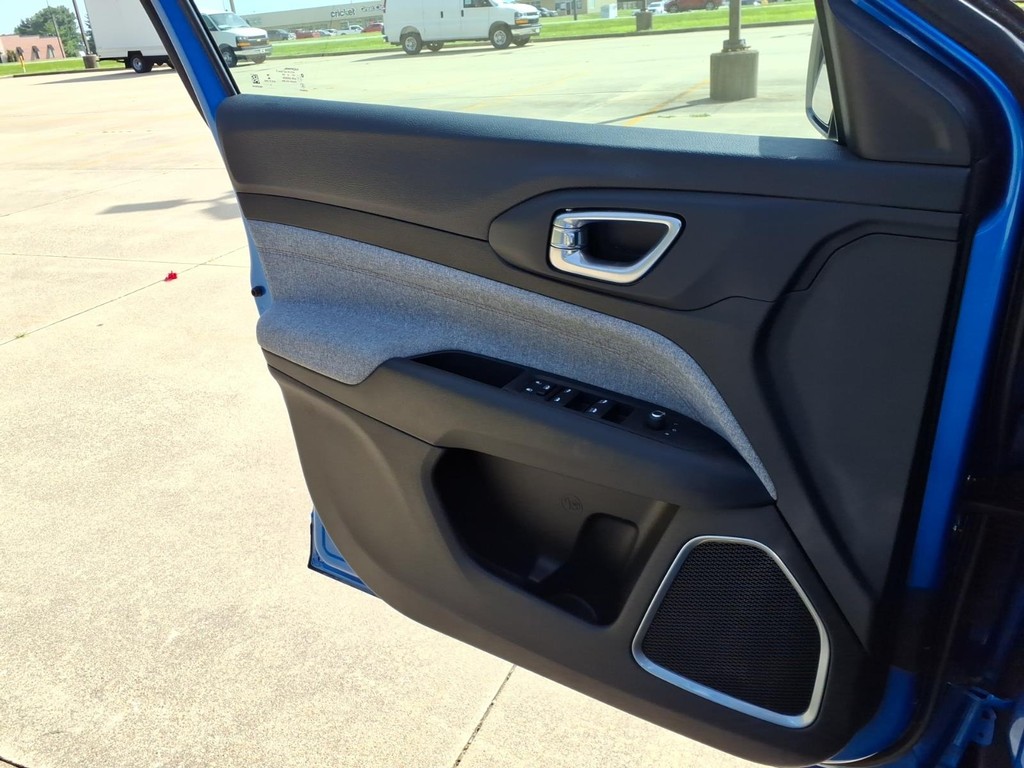 Jeep Compass Vehicle Full-screen Gallery Image 15