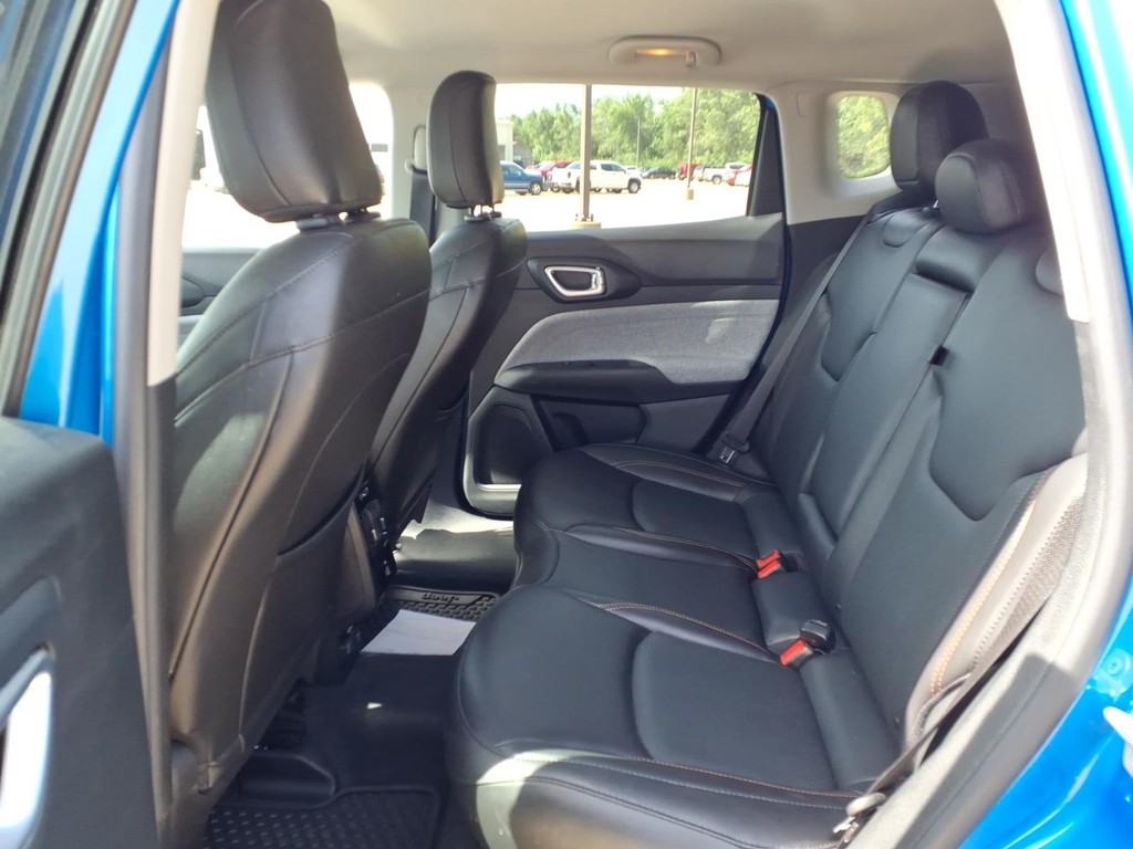 Jeep Compass Vehicle Full-screen Gallery Image 17