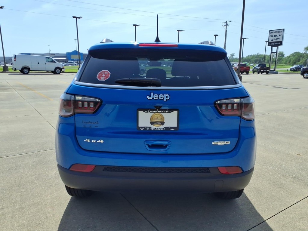 Jeep Compass Vehicle Full-screen Gallery Image 19