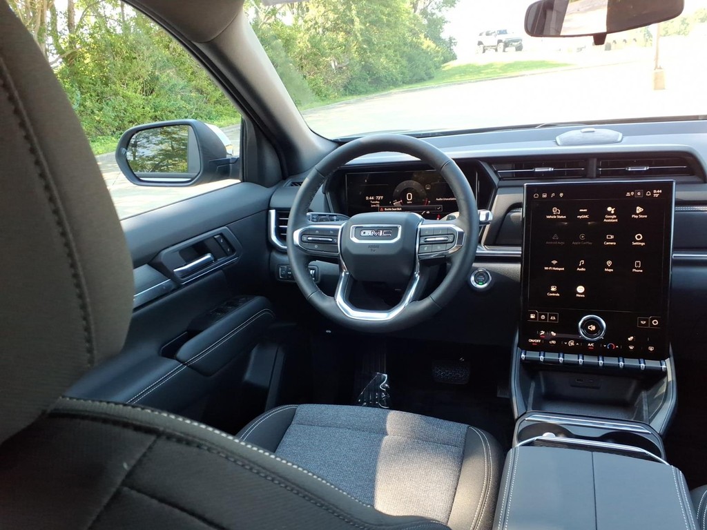 GMC Terrain Vehicle Full-screen Gallery Image 6