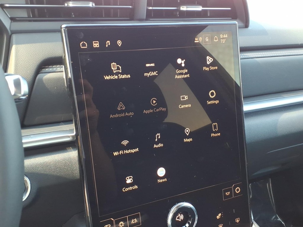 GMC Terrain Vehicle Full-screen Gallery Image 8