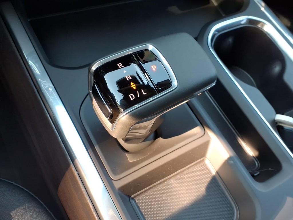 GMC Sierra 1500 Vehicle Full-screen Gallery Image 11