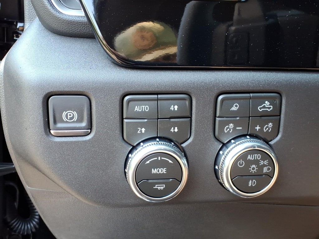 GMC Sierra 1500 Vehicle Full-screen Gallery Image 15