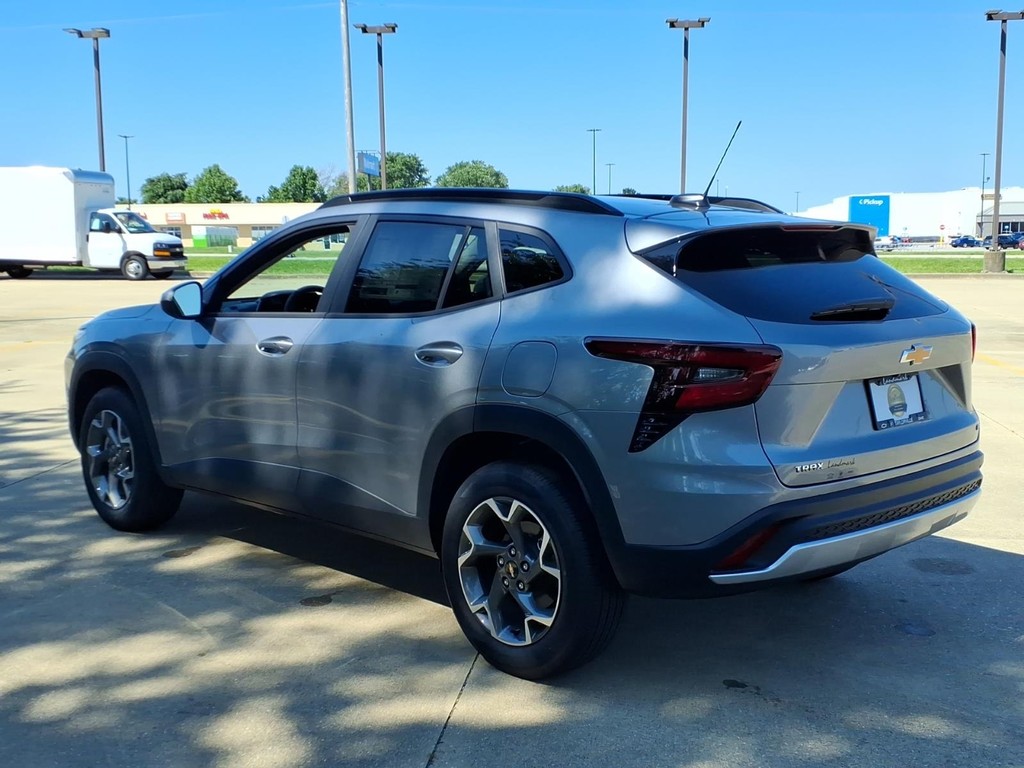 Chevrolet Trax Vehicle Full-screen Gallery Image 3