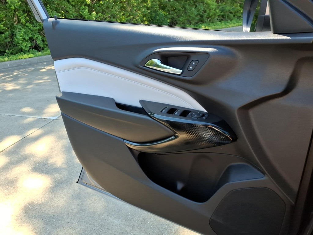 Chevrolet Trax Vehicle Full-screen Gallery Image 15