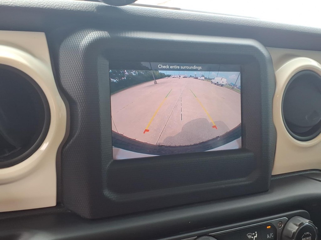 Jeep Wrangler Unlimited Vehicle Full-screen Gallery Image 9