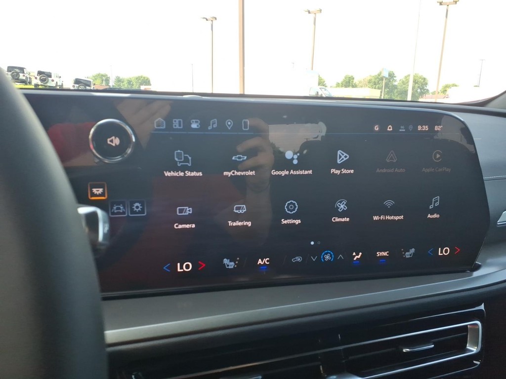 Chevrolet Traverse Vehicle Full-screen Gallery Image 8