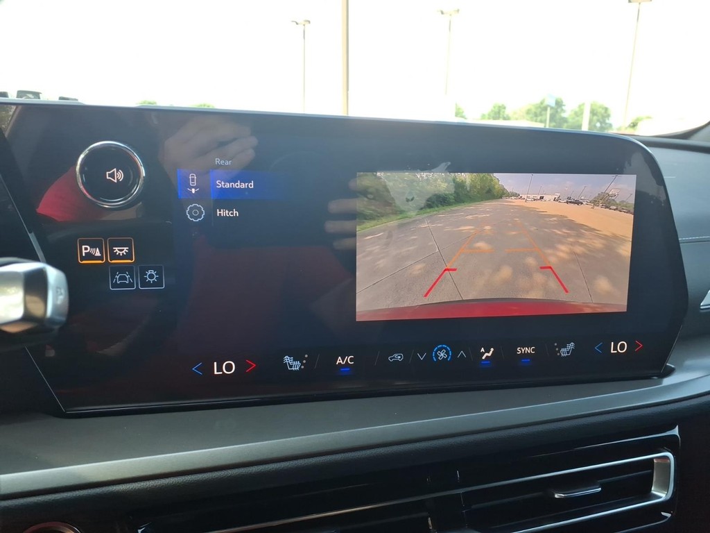Chevrolet Traverse Vehicle Full-screen Gallery Image 9