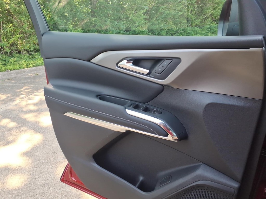 Chevrolet Traverse Vehicle Full-screen Gallery Image 14
