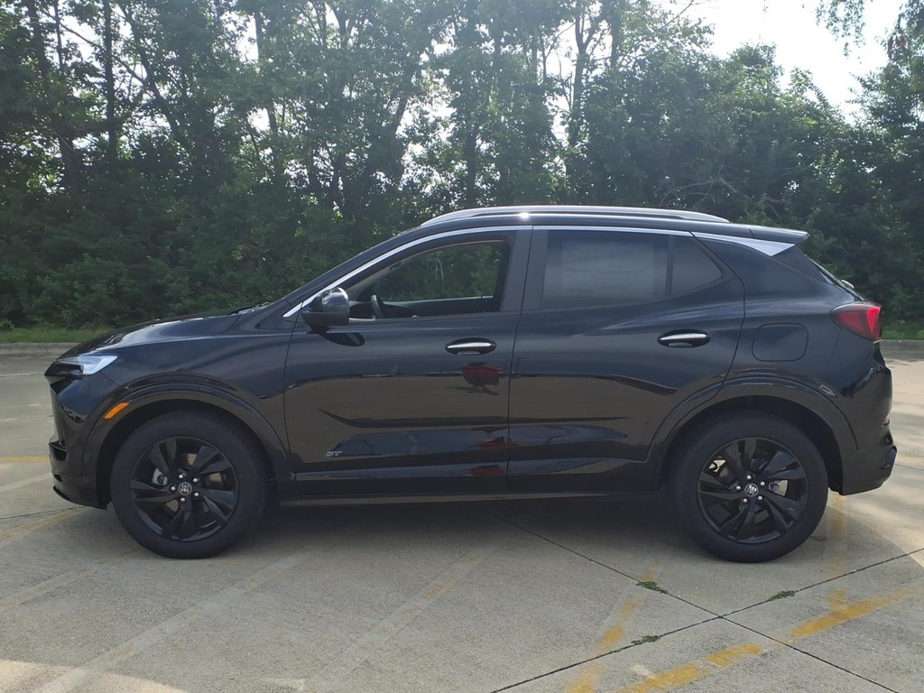 Buick Encore GX Vehicle Full-screen Gallery Image 2