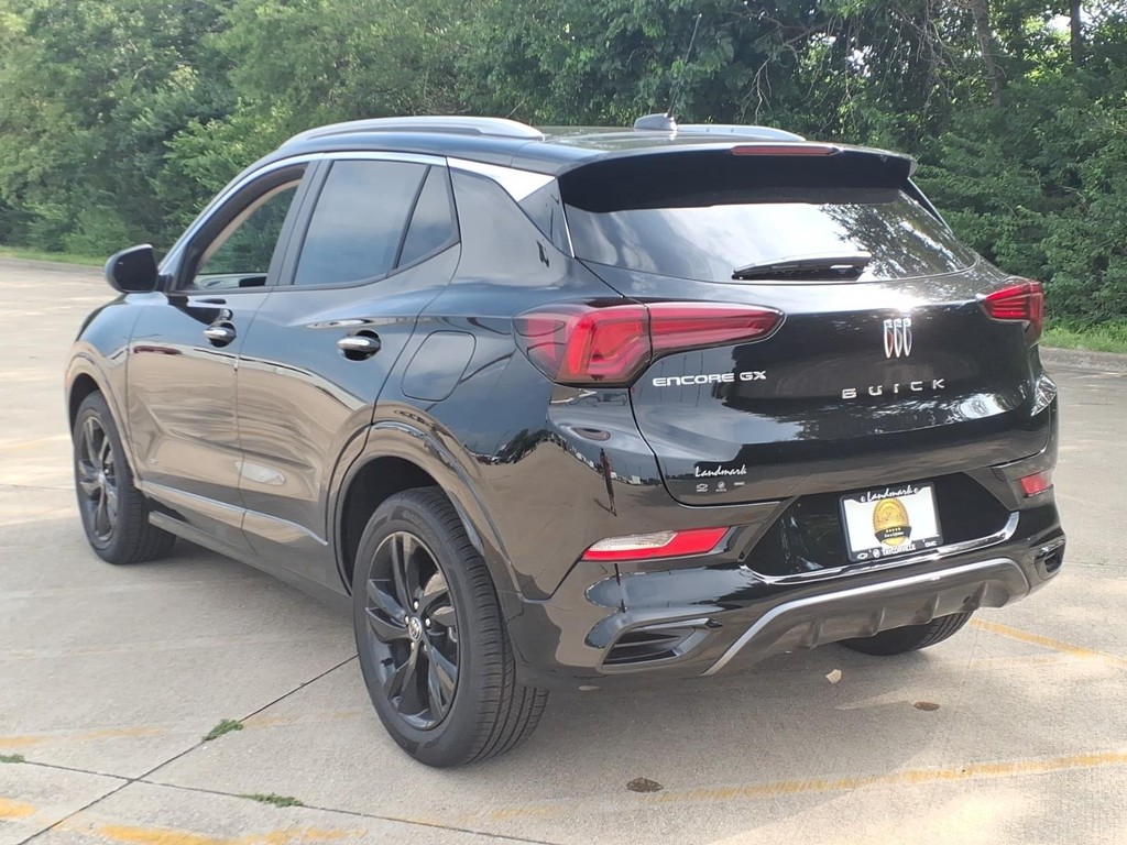 Buick Encore GX Vehicle Full-screen Gallery Image 3
