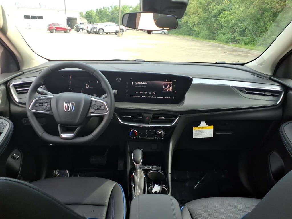 Buick Encore GX Vehicle Full-screen Gallery Image 4