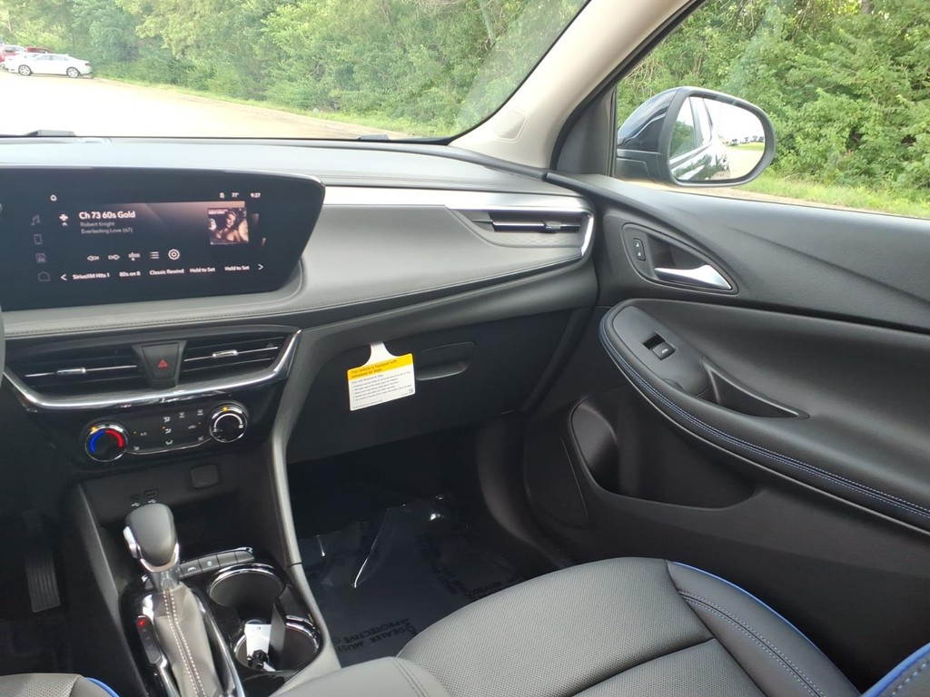 Buick Encore GX Vehicle Full-screen Gallery Image 5