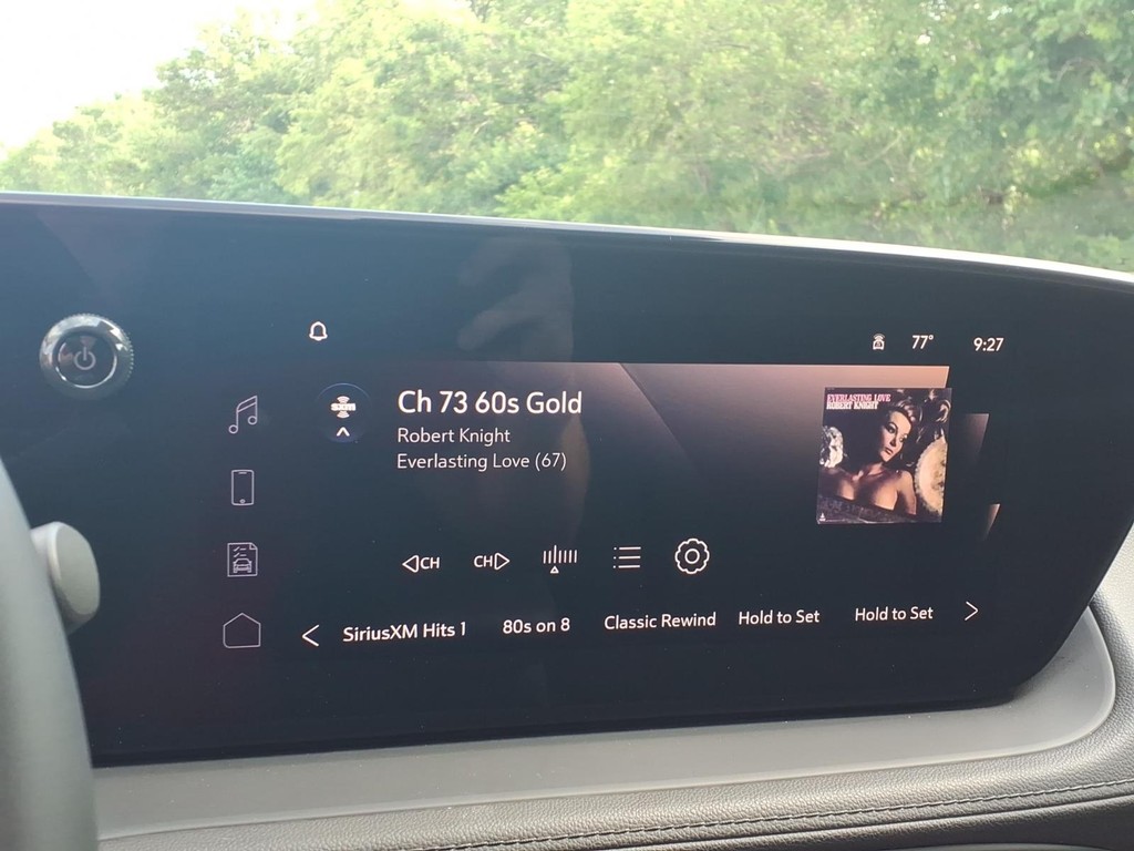 Buick Encore GX Vehicle Full-screen Gallery Image 8