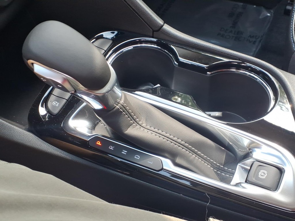 Buick Encore GX Vehicle Full-screen Gallery Image 11