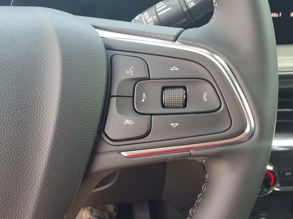 Buick Encore GX Vehicle Full-screen Gallery Image 13