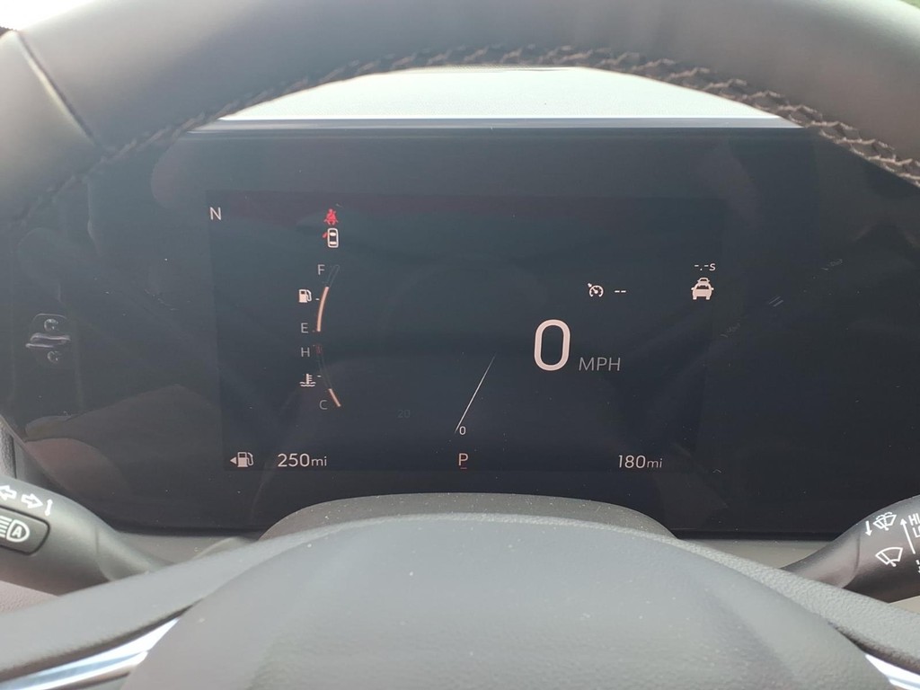 Buick Encore GX Vehicle Full-screen Gallery Image 14