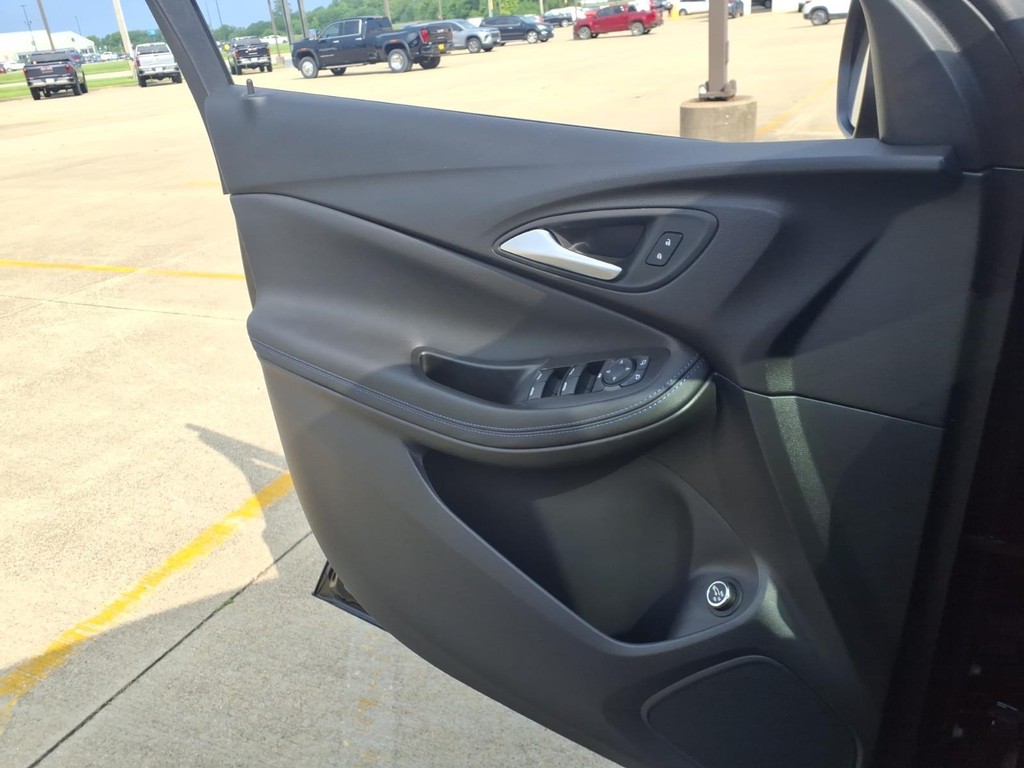 Buick Encore GX Vehicle Full-screen Gallery Image 15
