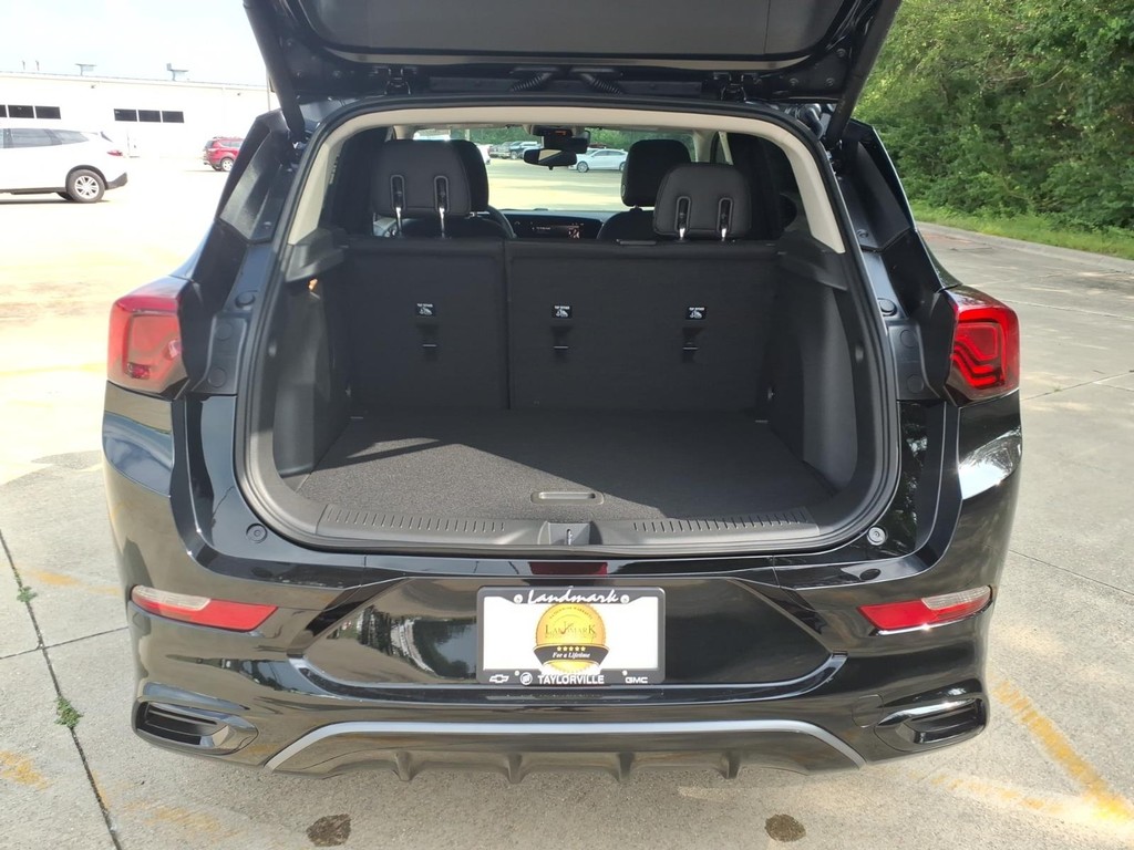Buick Encore GX Vehicle Full-screen Gallery Image 18