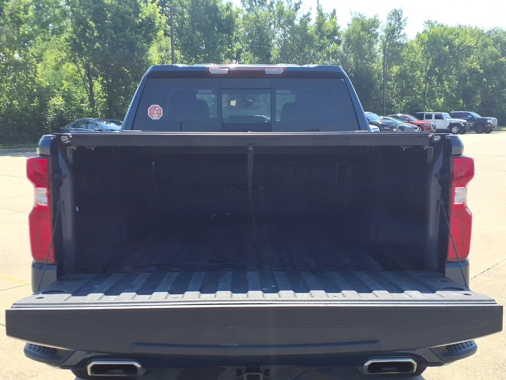 Chevrolet Silverado 1500 LTD Vehicle Full-screen Gallery Image 05