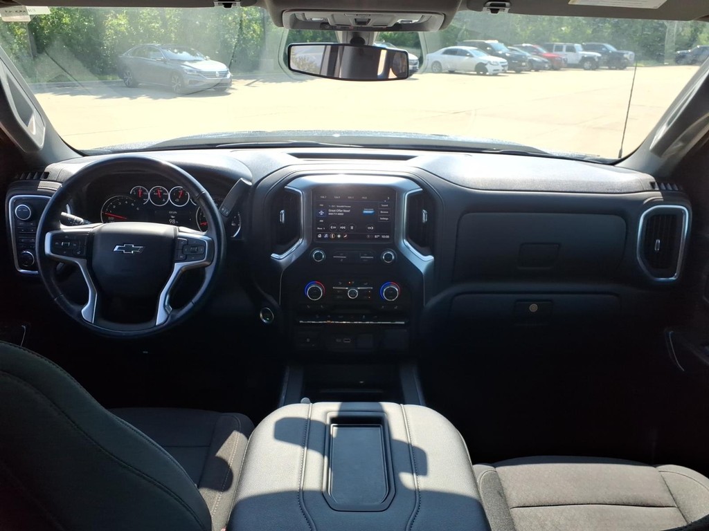 Chevrolet Silverado 1500 LTD Vehicle Full-screen Gallery Image 07
