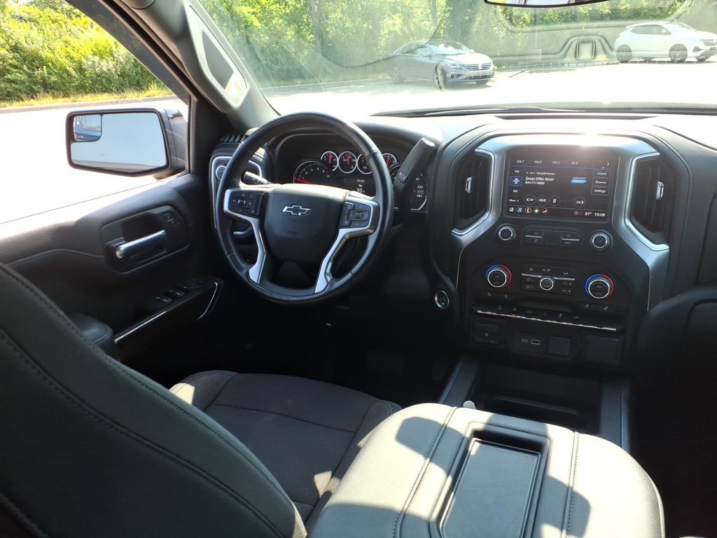 Chevrolet Silverado 1500 LTD Vehicle Full-screen Gallery Image 09