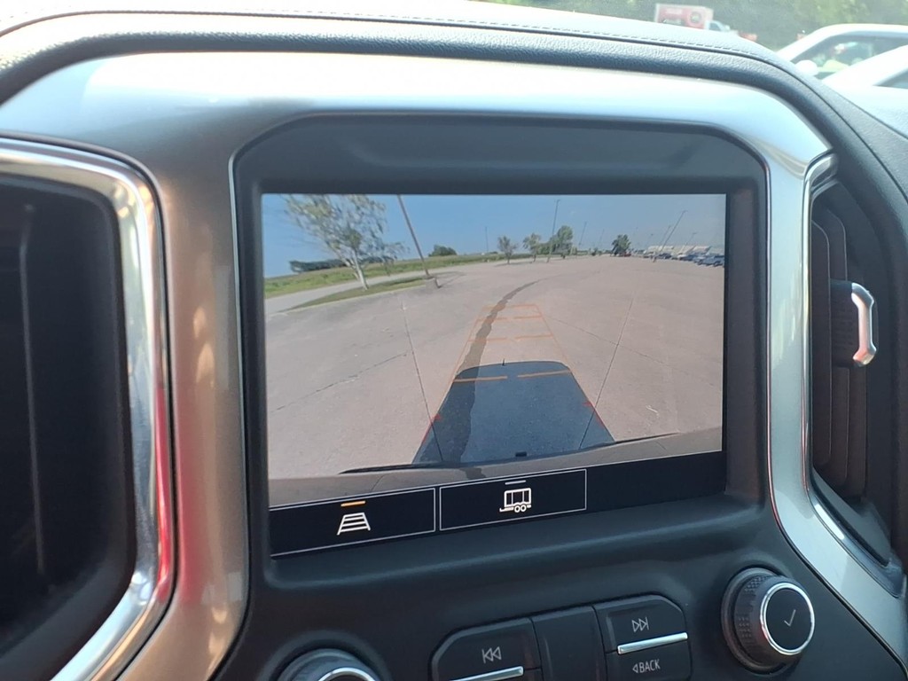 Chevrolet Silverado 1500 LTD Vehicle Full-screen Gallery Image 12