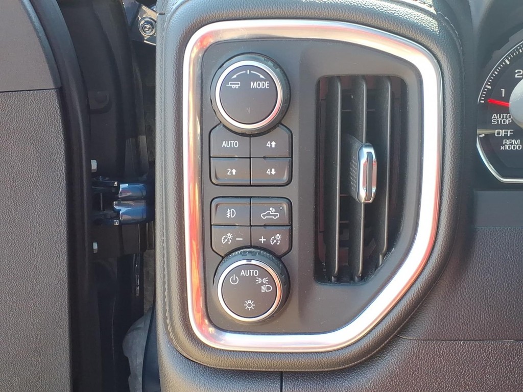 Chevrolet Silverado 1500 LTD Vehicle Full-screen Gallery Image 17