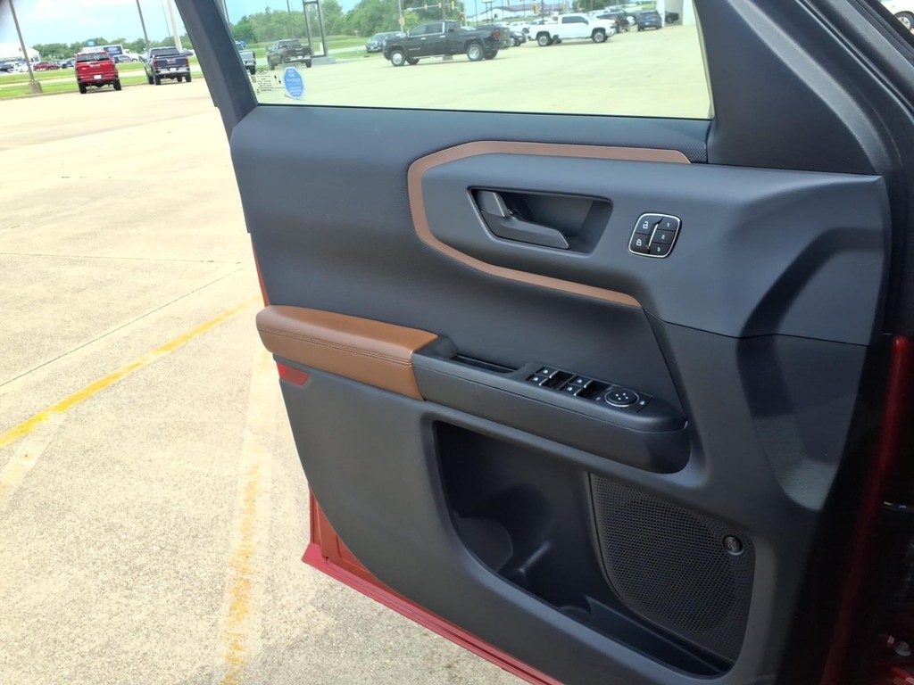 Ford Bronco Sport Vehicle Full-screen Gallery Image 16
