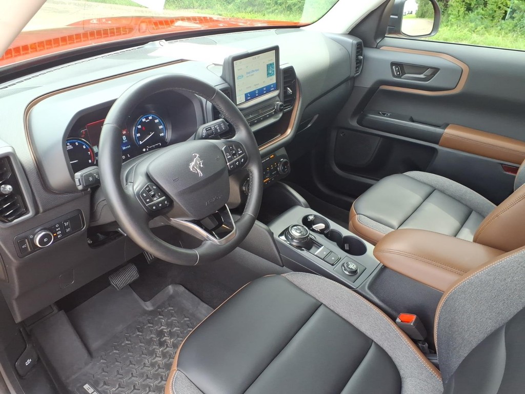 Ford Bronco Sport Vehicle Full-screen Gallery Image 17