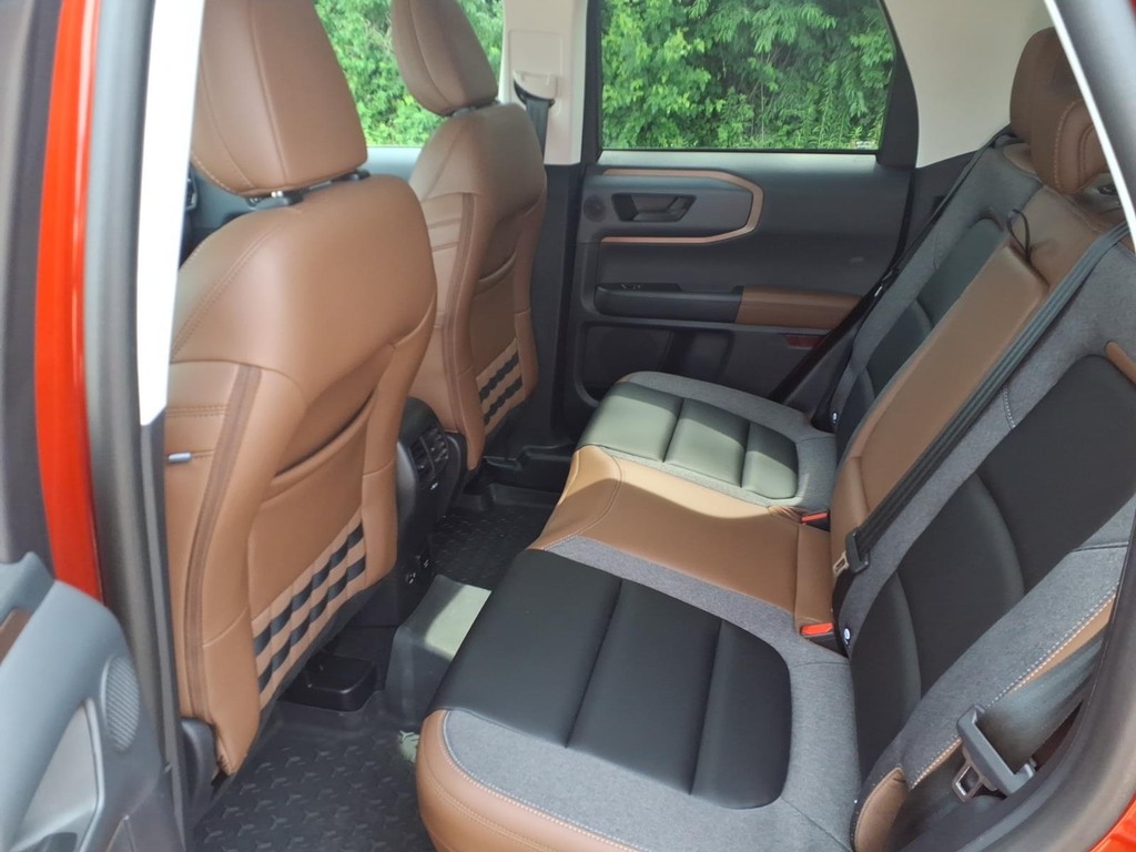 Ford Bronco Sport Vehicle Full-screen Gallery Image 18