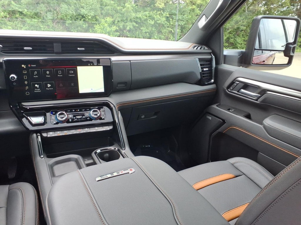 GMC Sierra 2500HD Vehicle Full-screen Gallery Image 5