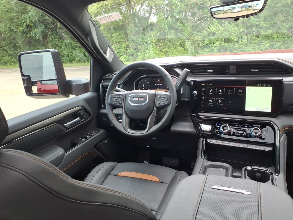 GMC Sierra 2500HD Vehicle Full-screen Gallery Image 6