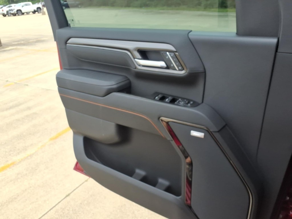 GMC Sierra 2500HD Vehicle Full-screen Gallery Image 15