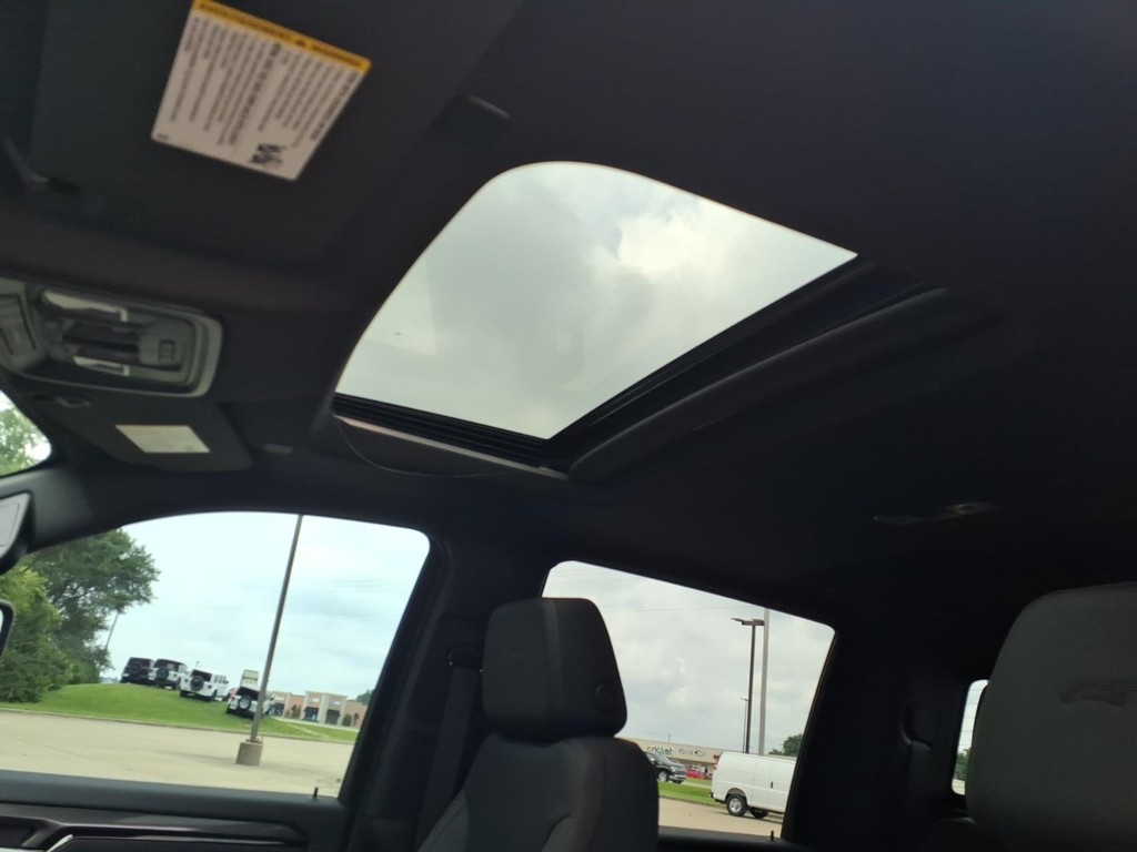 GMC Sierra 2500HD Vehicle Full-screen Gallery Image 17