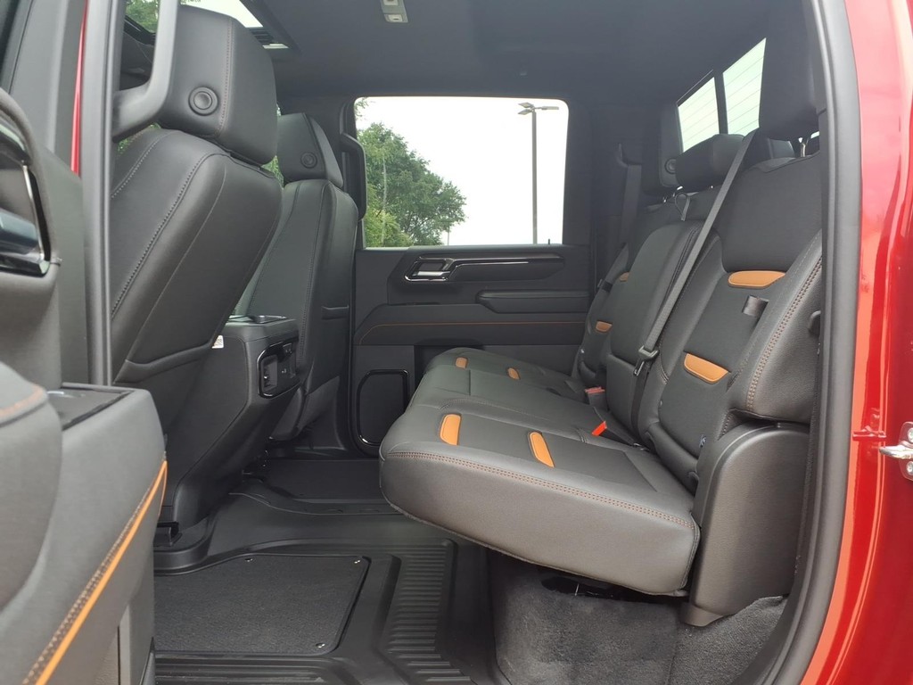 GMC Sierra 2500HD Vehicle Full-screen Gallery Image 18