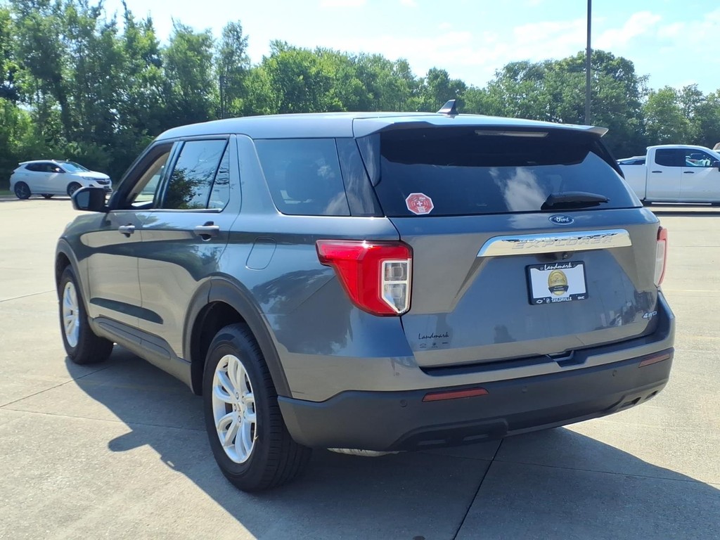 Ford Explorer Vehicle Full-screen Gallery Image 3