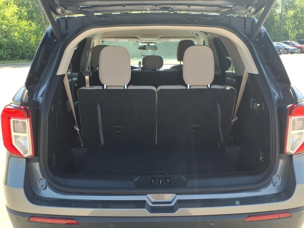 Ford Explorer Vehicle Full-screen Gallery Image 5