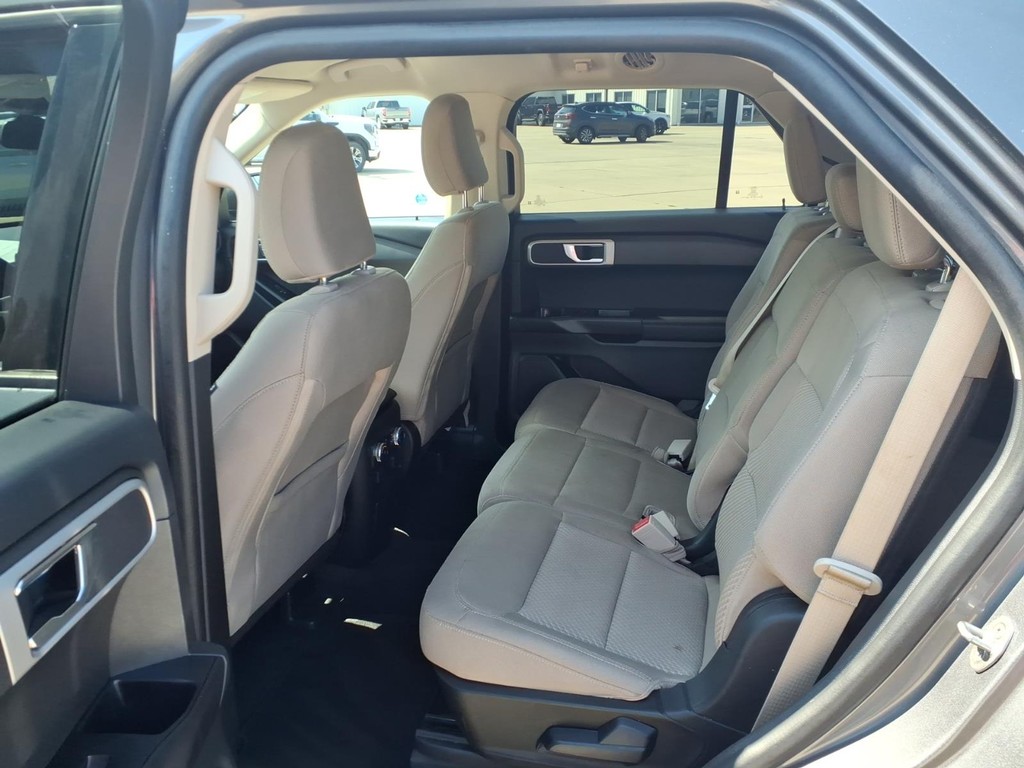Ford Explorer Vehicle Full-screen Gallery Image 6