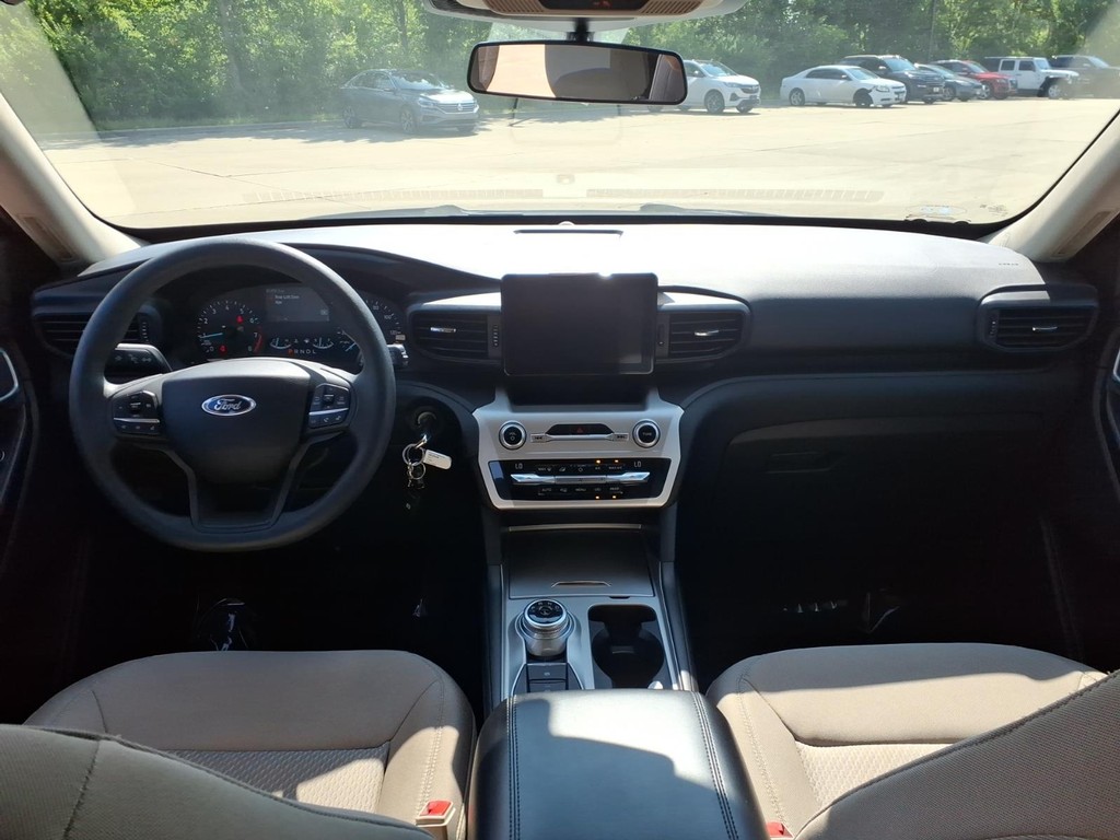Ford Explorer Vehicle Full-screen Gallery Image 7
